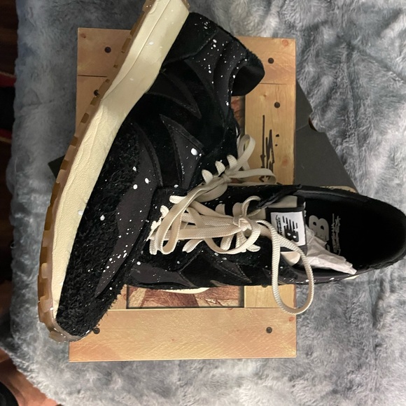 New balance - Picture 2 of 3